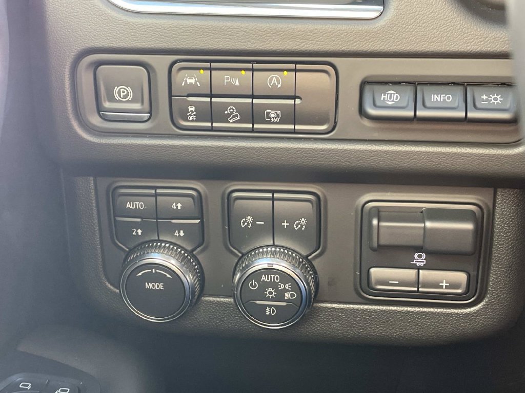Used 2024 GMC Yukon AT4 w/ Technology Package AWD/4WD image 22