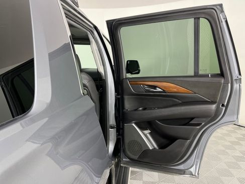 Used 2020 Cadillac Escalade Premium Luxury image 28