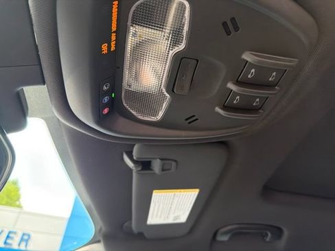 Used 2024 Chevrolet Trax RS w/ Sunroof Package FWD image 20