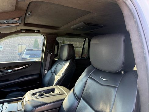 Used 2017 Cadillac Escalade Platinum image 13