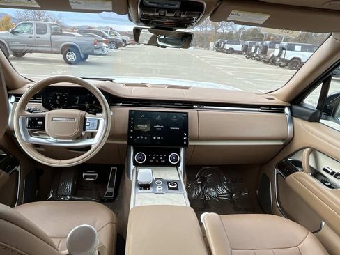 Used 2023 Land Rover Range Rover SV image 12