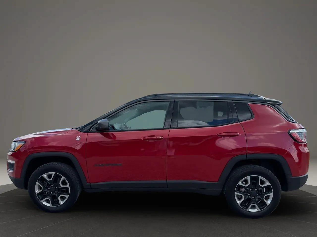 Used 2018 Jeep Compass Trailhawk w/ Popular Equipment Group AWD/4WD image 6