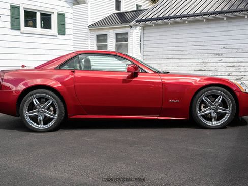 Used 2005 Cadillac XLR RWD image 19