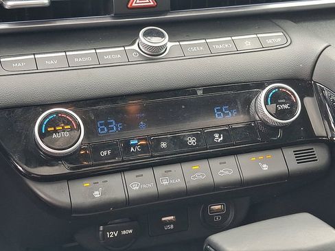 Used 2023 Hyundai Elantra Limited w/ Cargo Package image 17