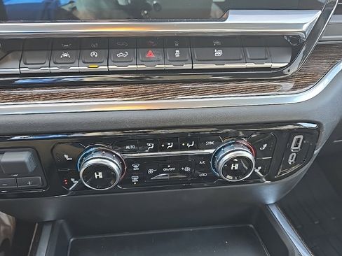 Used 2025 GMC Sierra 1500 Elevation image 18