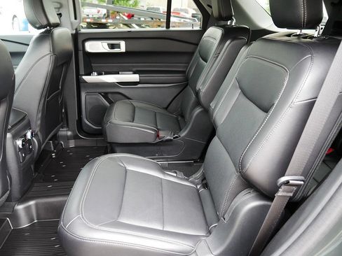 Used 2024 Ford Explorer Limited w/ Limited Technology Package AWD/4WD image 17