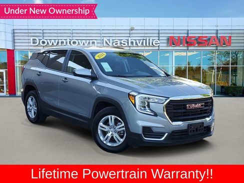 Used 2024 GMC Terrain SLE FWD image 1