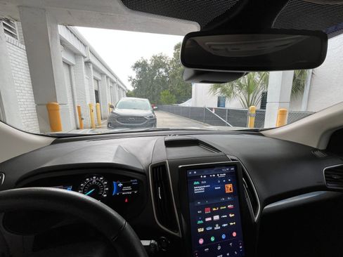 Used 2024 Ford Edge SEL image 33