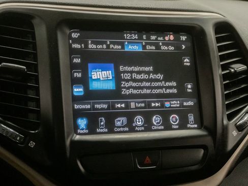 Used 2016 Jeep Cherokee Limited image 14