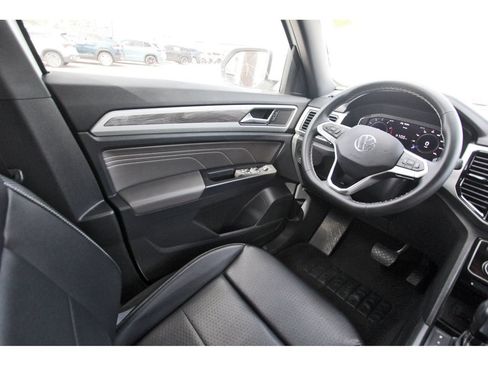 Used 2022 Volkswagen Atlas Cross Sport SE FWD image 11