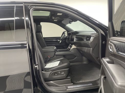 Used 2022 GMC Yukon Denali w/ Denali Premium Package AWD/4WD image 26