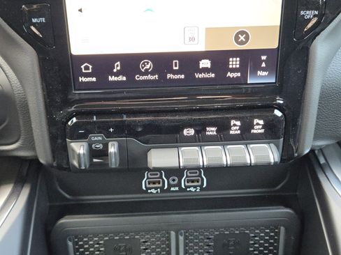 New 2026 RAM 2500 Laramie w/ Night Edition AWD/4WD image 17