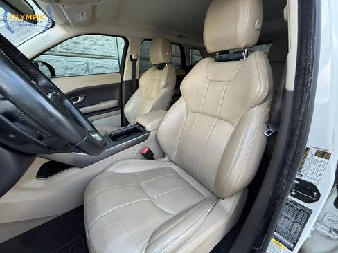 Used 2019 Land Rover Range Rover Evoque SE image 33