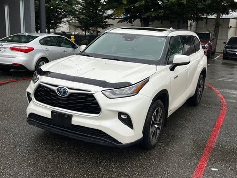 Used 2021 Toyota Highlander XLE image 3