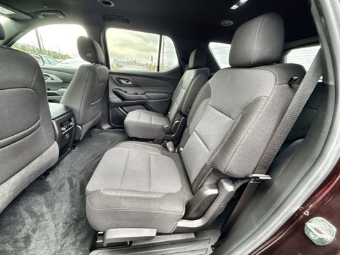 Used 2023 Chevrolet Traverse LT image 23