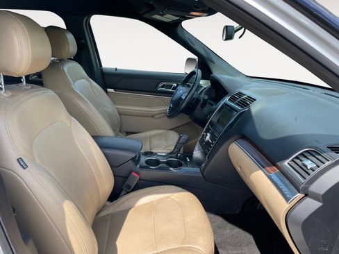 Used 2017 Ford Explorer Limited image 13