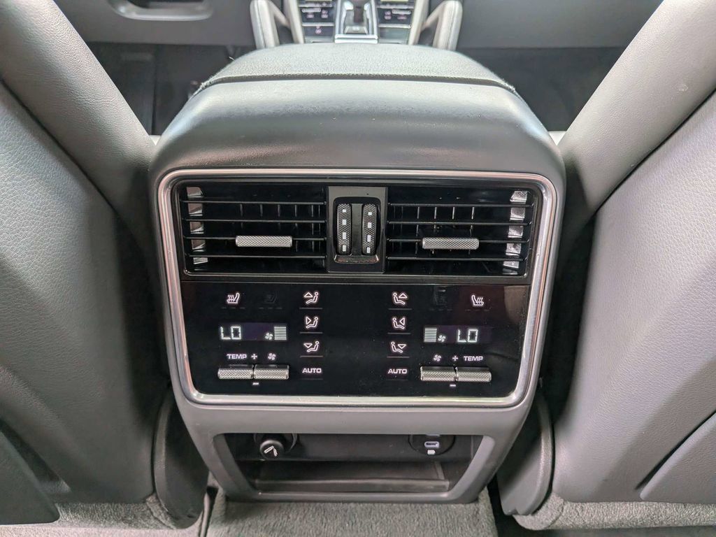 Used 2021 Porsche Cayenne Coupe AWD/4WD image 15