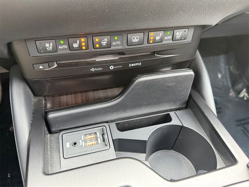 Used 2019 Lexus ES 300h w/ Luxury Package image 26