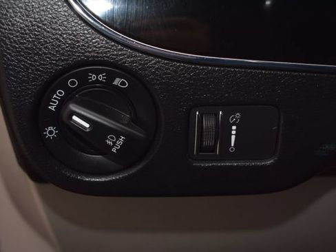 Used 2019 Dodge Grand Caravan SXT FWD image 19