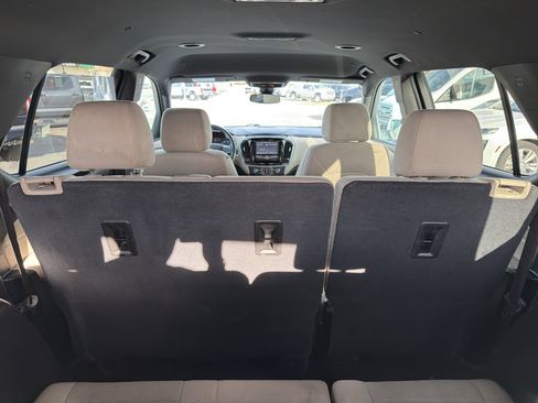 Used 2023 Chevrolet Traverse LS image 13