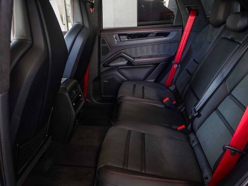 Used 2025 Porsche Cayenne GTS AWD/4WD image 18