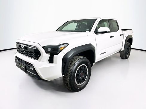 Used 2025 Toyota Tacoma TRD Off-Road image 3