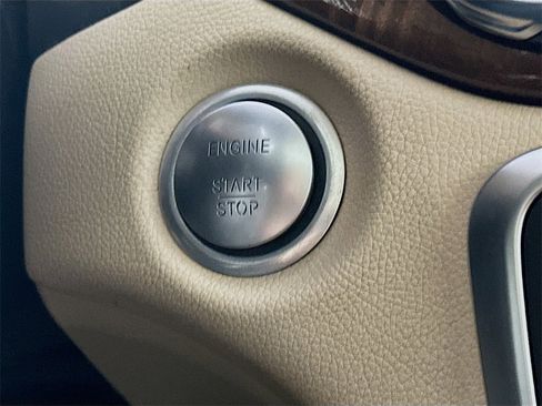 Used 2019 Mercedes-Benz GLA 250 4MATIC w/ Premium Package image 27