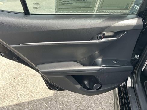 Used 2020 Toyota Camry SE image 17