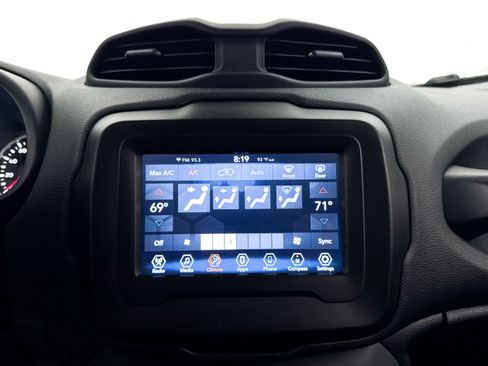 Used 2020 Jeep Renegade Latitude FWD image 22