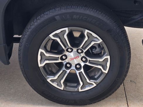Used 2025 GMC Sierra 1500 SLT AWD/4WD image 17