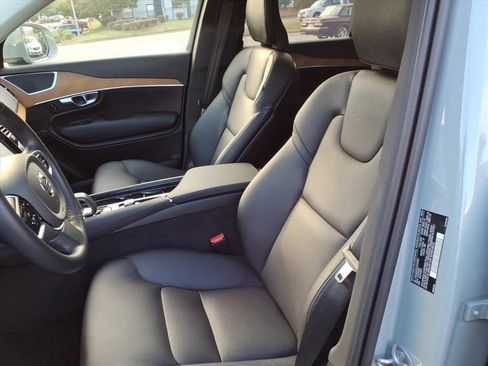 Used 2025 Volvo XC90 T8 Plus w/ Protection Package Premier image 18