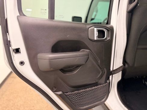 Used 2024 Jeep Wrangler Unlimited w/ Convenience Group AWD/4WD image 23