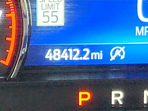 Used 2021 Ford Explorer XLT w/ Equipment Group 202A AWD/4WD image 28