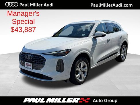 Used 2025 Audi Q5 Premium w/ Convenience Package AWD/4WD image 1