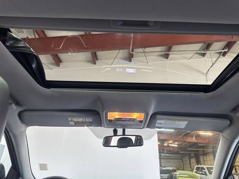 Used 2014 Toyota Highlander Limited AWD/4WD image 20
