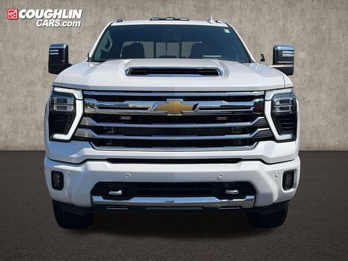 Used 2024 Chevrolet Silverado 3500 High Country w/ High Country Premium Package AWD/4WD image 2