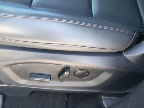 Used 2025 Ford Explorer Active w/ Active Comfort Package RWD image 11