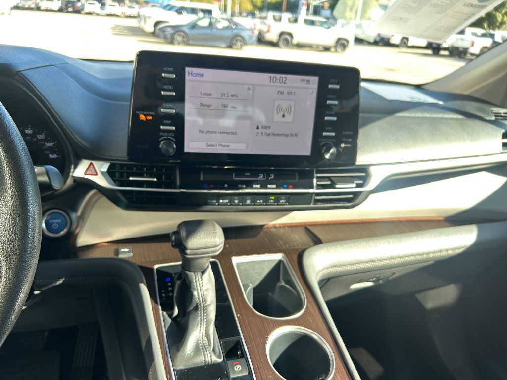 Certified 2022 Toyota Sienna LE FWD image 20