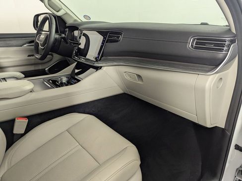 Used 2024 Jeep Wagoneer L Series II RWD image 35
