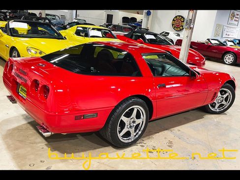Used 1996 Chevrolet Corvette Coupe image 2