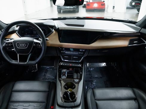 Used 2022 Audi e-tron GT Premium Plus image 9