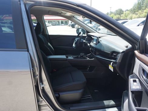 Used 2023 Nissan Rogue S image 14