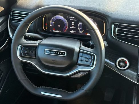 Used 2023 Jeep Wagoneer L Series II w/ Premium Group I AWD/4WD image 13