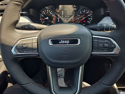 New 2025 Jeep Compass Latitude image 23