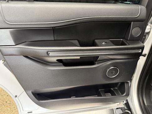 Used 2019 Ford Expedition Max XLT w/ Equipment Group 202A AWD/4WD image 21