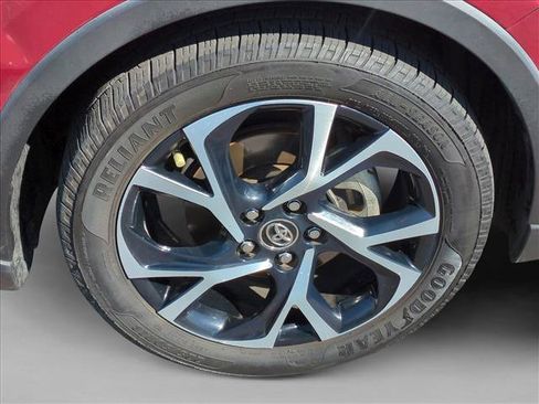 Used 2018 Toyota C-HR XLE image 22