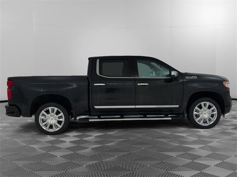 Used 2024 Chevrolet Silverado 1500 High Country w/ High Country Premium Package image 2