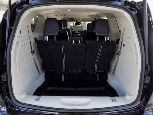 Used 2022 Chrysler Pacifica Touring-L image 29