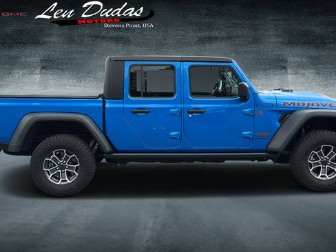 Used 2024 Jeep Gladiator Mojave w/ Technology Group AWD/4WD image 5