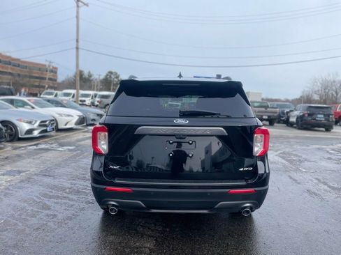 Used 2022 Ford Explorer XLT w/ Equipment Group 202A image 6